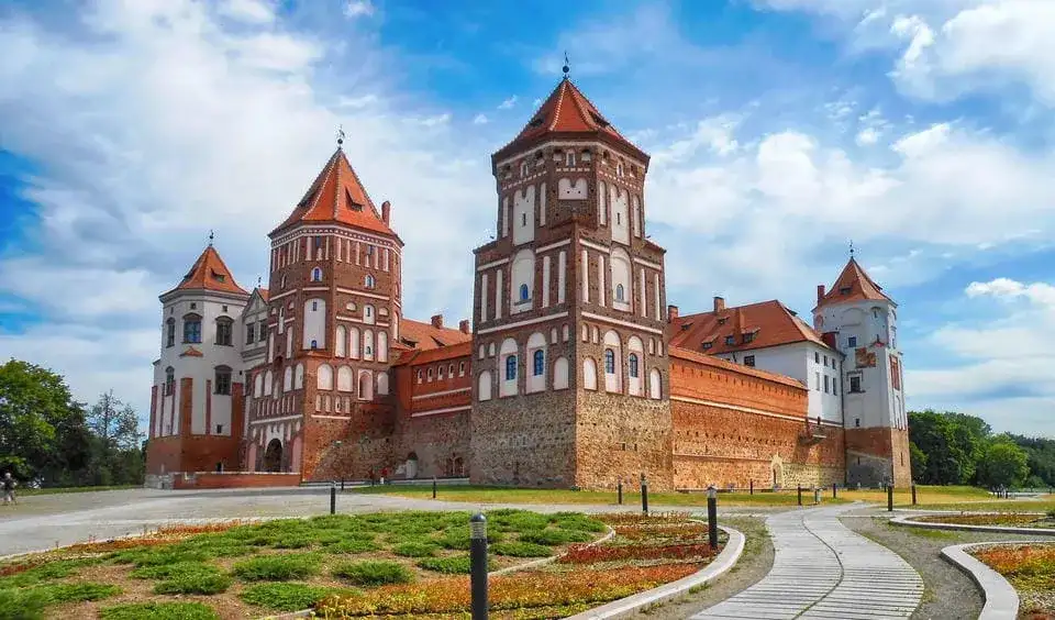 Мирский замок — достопримечательности Беларуси