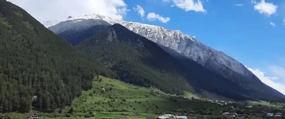Курорт Домбай весной Курорт Домбай в мае месяце