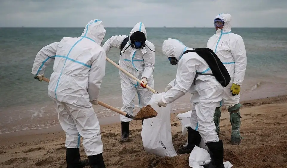 Ликвидация последствий разлива мазута на Чёрном море
