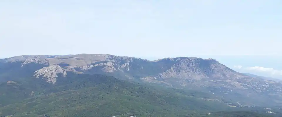 Горный массив Чатыр-Даг около Алушты в Крыму Горный массив Чатыр-Даг в Крыму