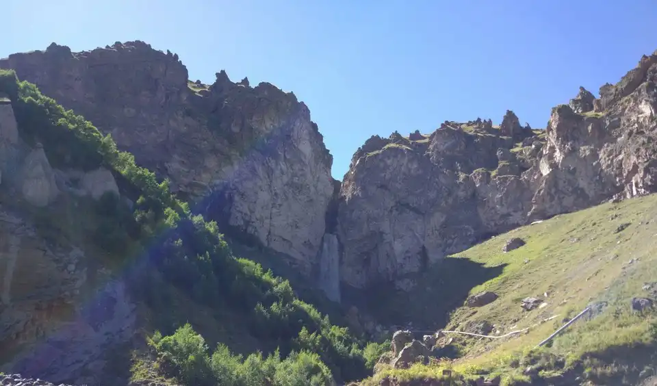 Водопад Кызылкол-Су в Кабардино-Балкарии